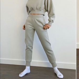 ARITZIA COZYAF PERFECT POCKET SWEATPANT